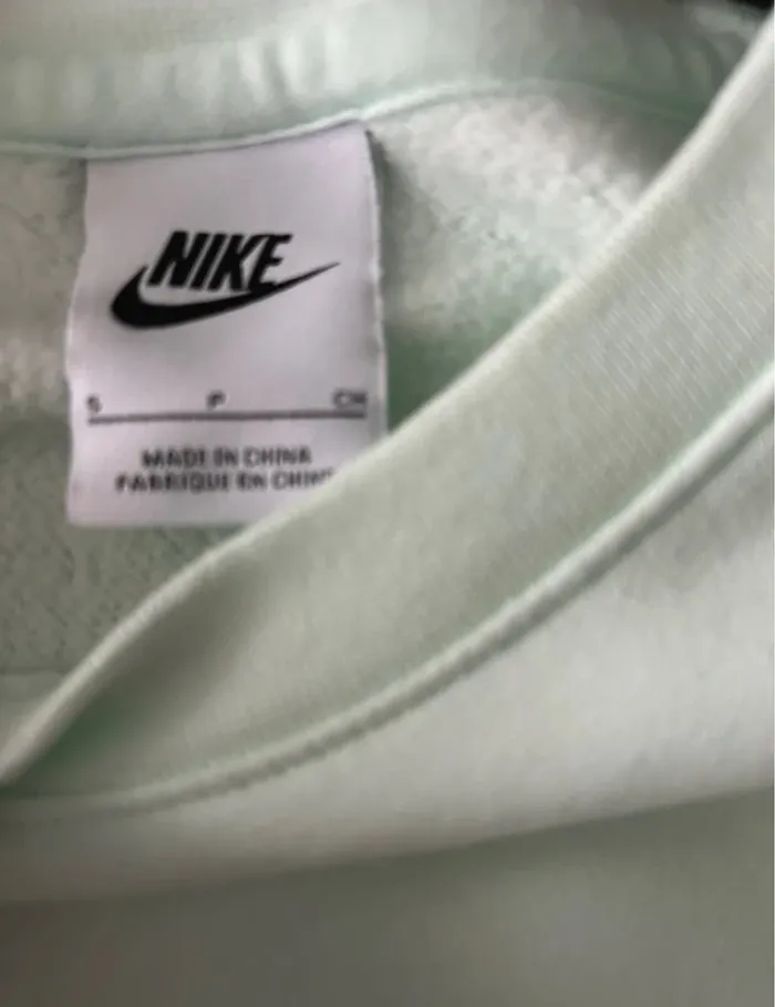 Sweat Nike taille S - photo numéro 4