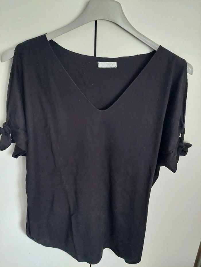 T-shirt noir épaules dénudée