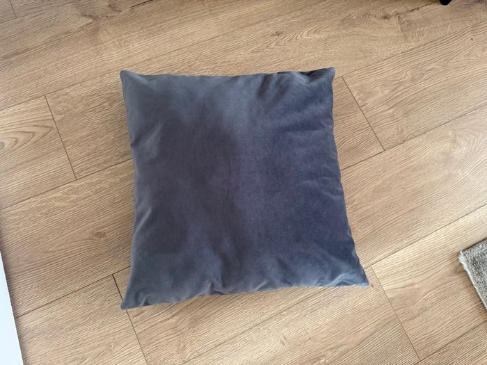 Coussin gris velours - photo numéro 2
