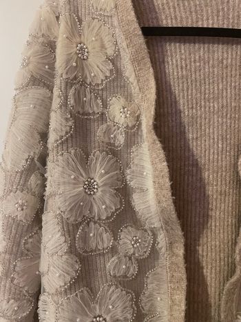 Gilet en laine brodé de perle