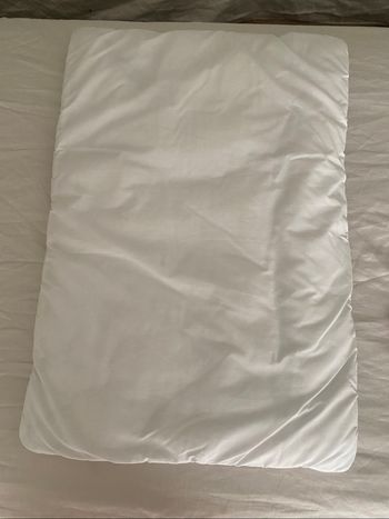 Couette bébé 67cm x 47cm état neuve