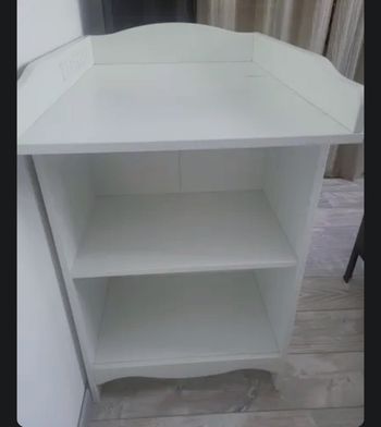 Table a langer + lot de rangement et poubelle