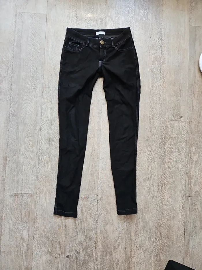 Pantalon noir style legging cache cache