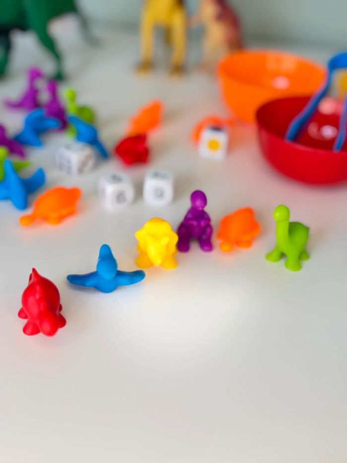 Figurines colorées les Dino à trier: Dénombrer, Compter, Couleurs,Motricité - photo numéro 13