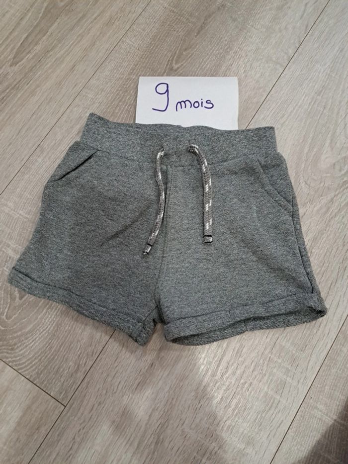 Short 9 mois