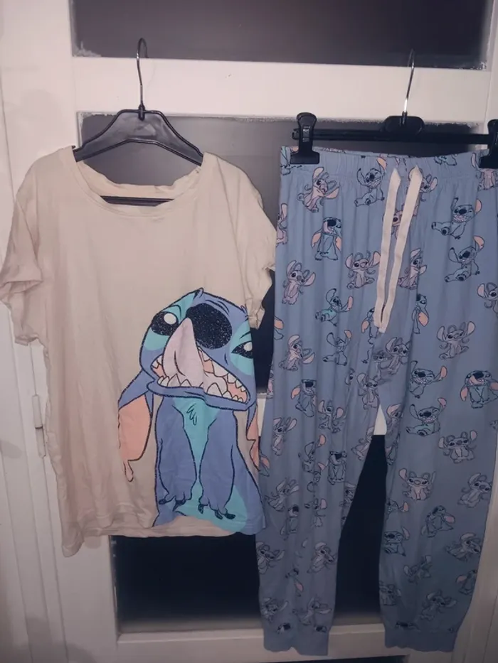 Pyjama Stitch Disney taille xs, T-shirt et Pantalon