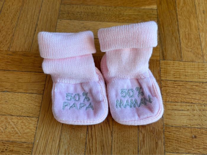 Chaussons bébé rose neufs