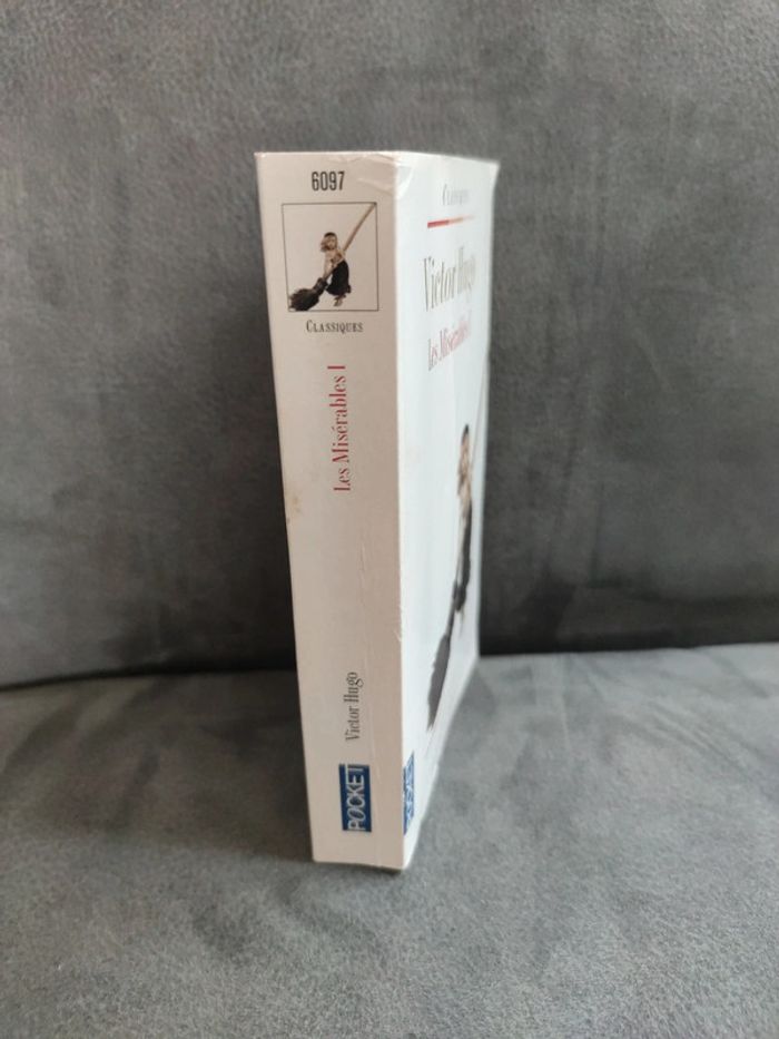 Livre Les Misérables victor hugo - photo numéro 3