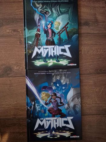 Lot  de 2 bandes  dessinées  Mythics