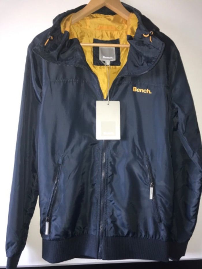# belle veste mi saison à capuche Bench