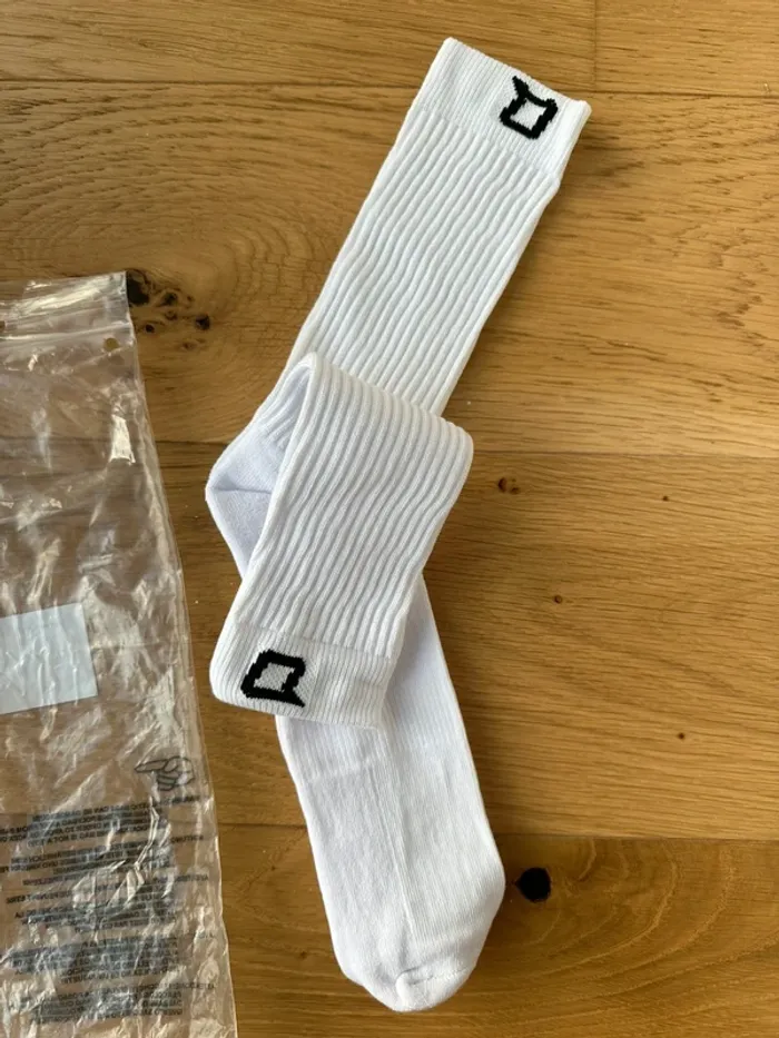 Chaussettes blanches neuf taille 42-44 - photo numéro 4