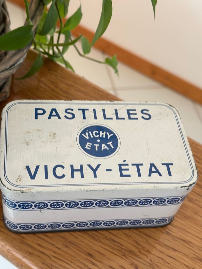 Magnifique boîte métallique Vichy