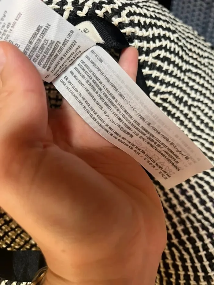 Chapeau Abercrombie noir & blanc – Taille 53/55 – 100% papier - photo numéro 5