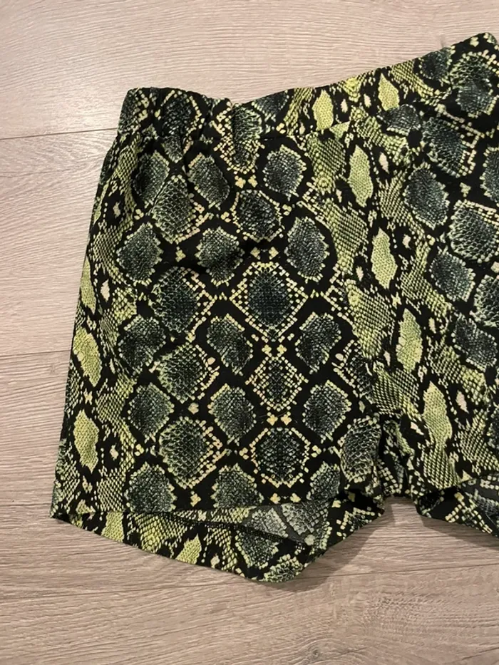 Short motif serpent - La Halle - Taille 34 - Très bon état - photo numéro 2