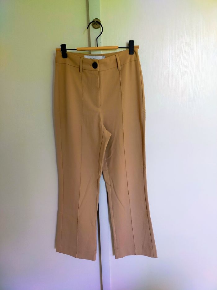 Pantalon femme 36 couleur beige/camel coupe droite taille haute jambes larges BERSHKA