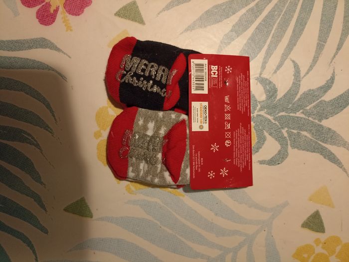 Chaussettes antidérapantes neuves - photo numéro 2