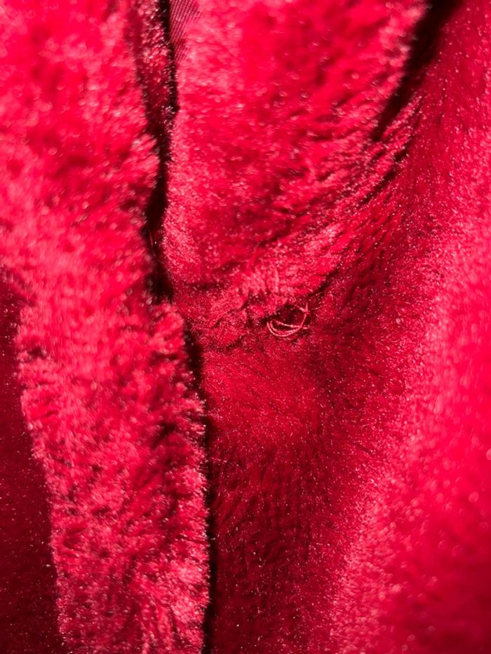 Manteaux fausse fourrure rouge stradivarius 36🌸 - photo numéro 3
