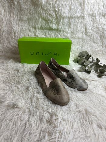 Paire de slipper Unisa taille 33