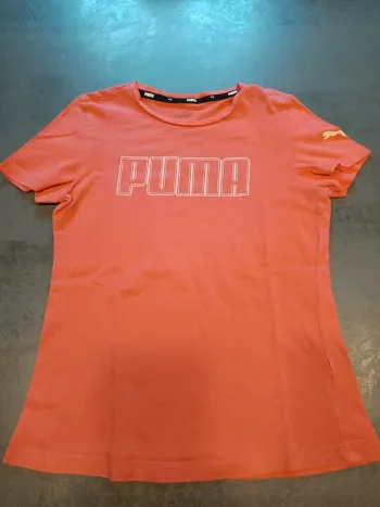 Vends tee-shirt puma enfant taille 11-12 ans .