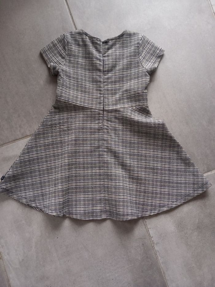 Jolie robe manches courtes - photo numéro 2