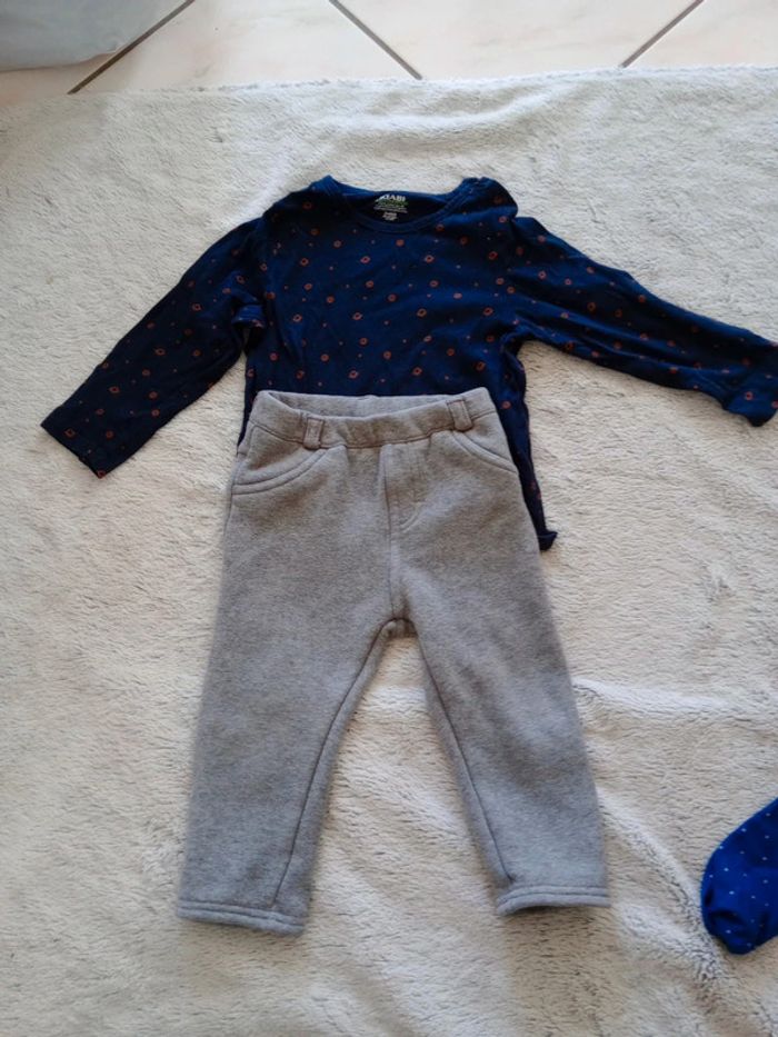 Ensemble haut bleu et pantalon gris c46