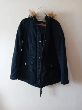 Manteau noir only.