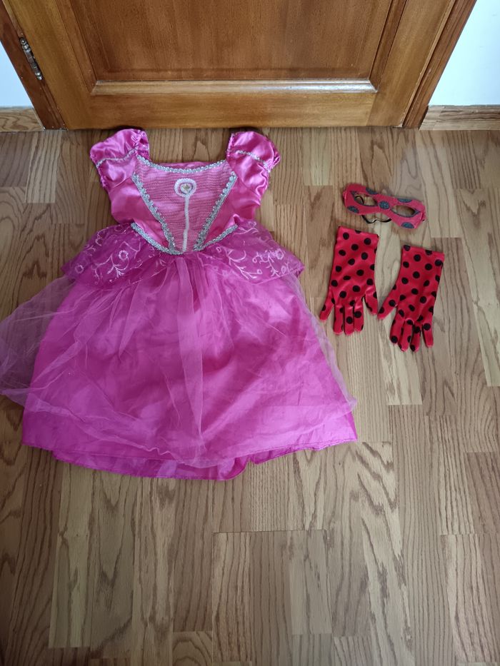 Lot déguisements 5-6 ans princesse et Miraculous