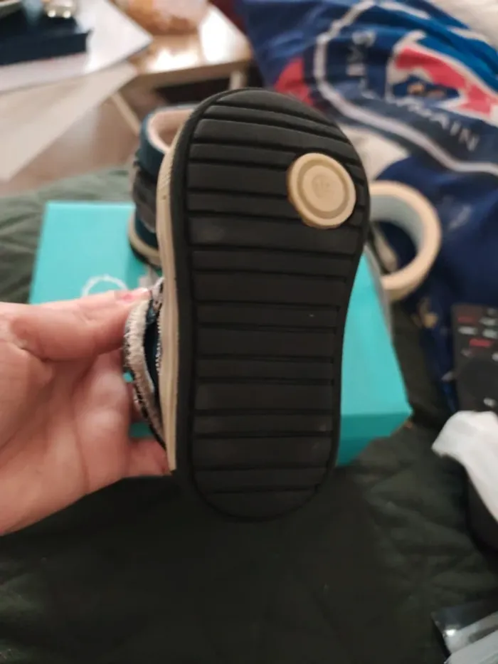 Chaussure porter qune fois taille 19 - photo numéro 3