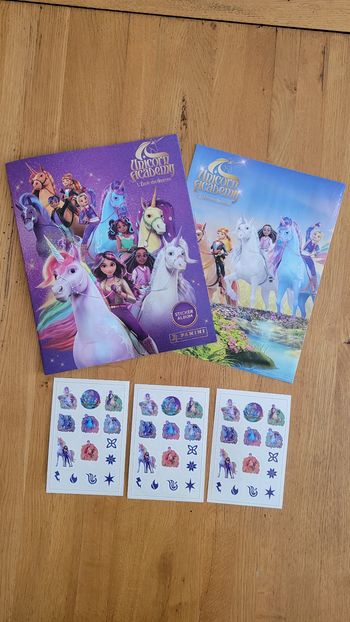 Lot L'école des licornes : 1 album panini , 3 planches de tatouage temporaire, 1 poster