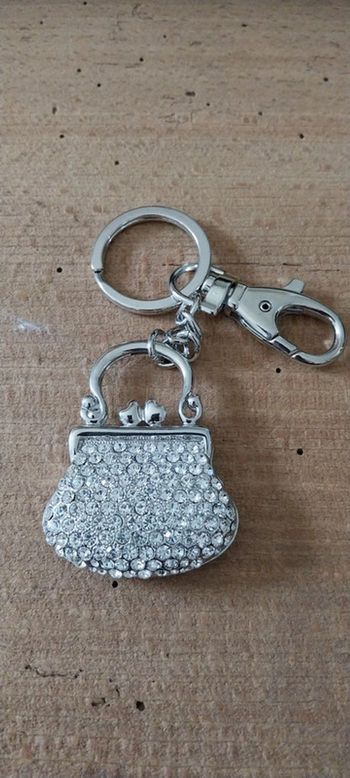 Porte clefs strass métal argenté sac a main