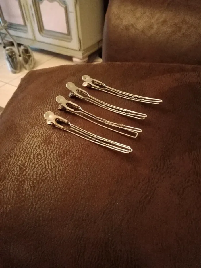 Pince accessoires séparateur de mèches coiffure - photo numéro 2