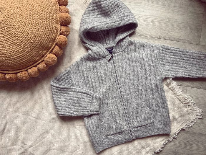 Gilet en maille fermeture zip gris clair Kiabi neuf 5 ans