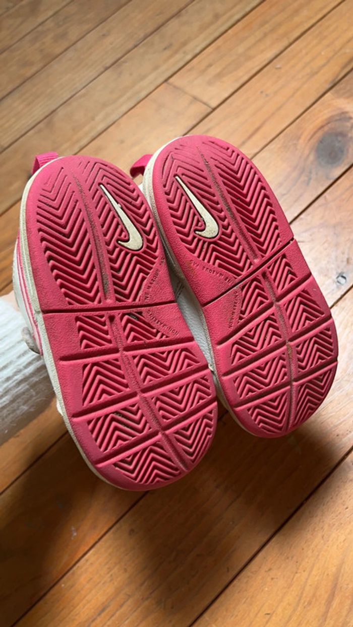 Basket Nike taille 22 - photo numéro 2