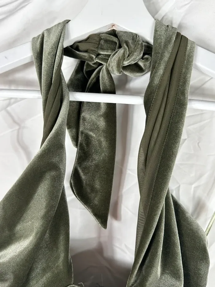 Robe Bershka Verte velour - photo numéro 3