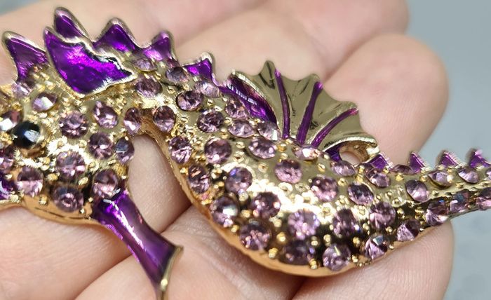 Collier doré hippocampe violet - photo numéro 7