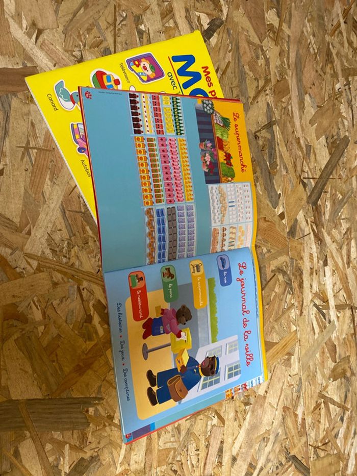 Livre avec autocollant - photo numéro 3