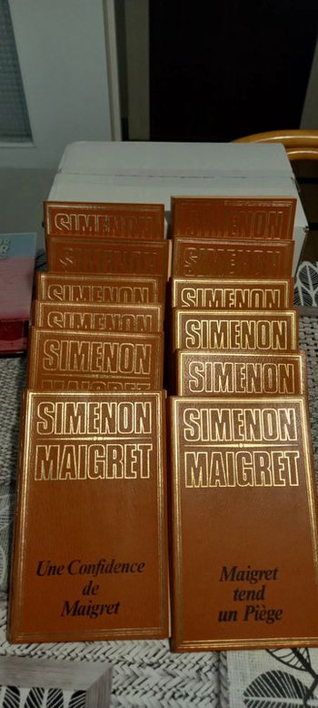 Lot de 12 livres Simenon Maigret