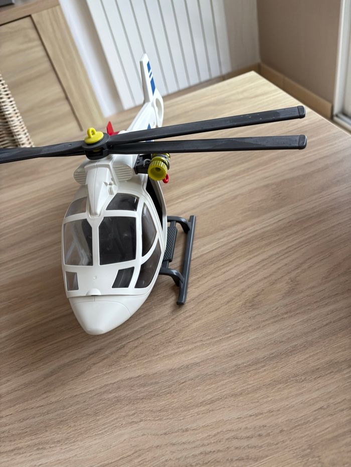 Lot de deux hélicoptères