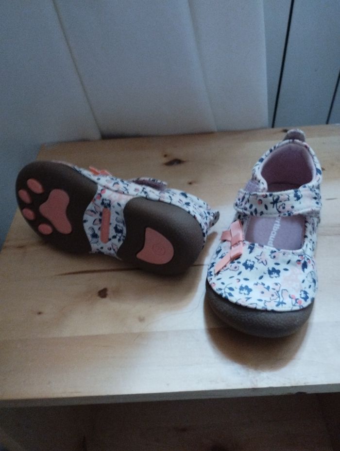 Chaussures roses taille 19 - photo numéro 2
