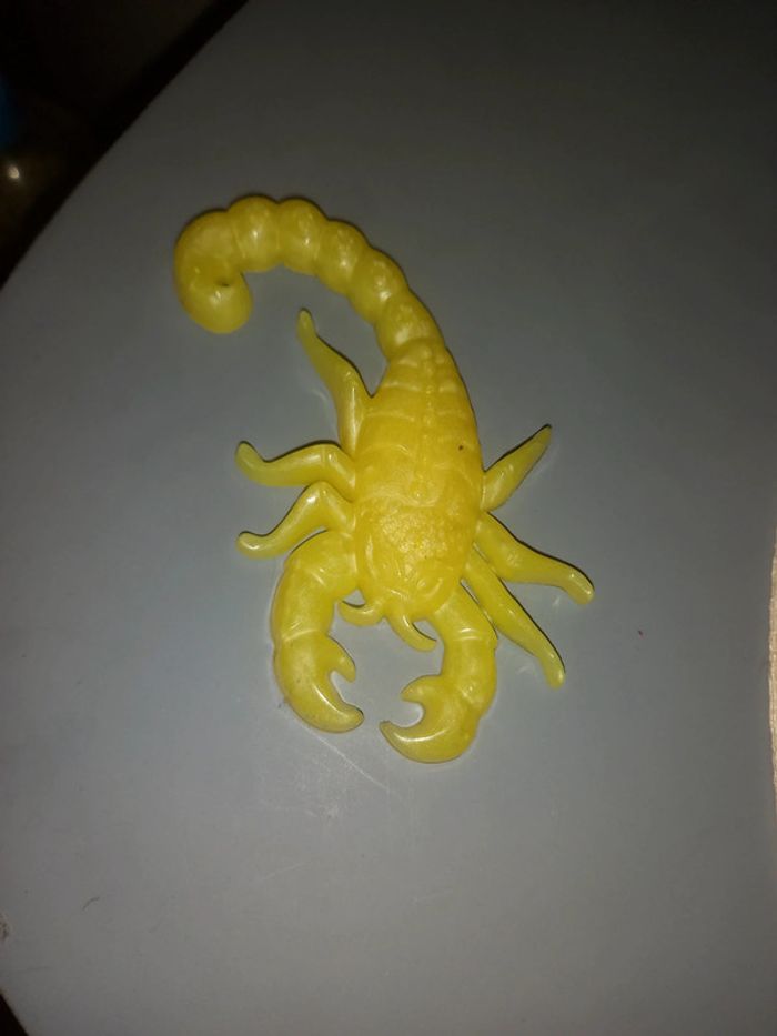 Figurine scorpion en résine epoxy