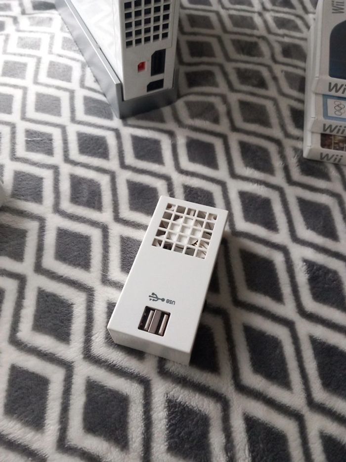 Wii blanche retroconpatible avec 3 jeux et câblage et volant - photo numéro 8