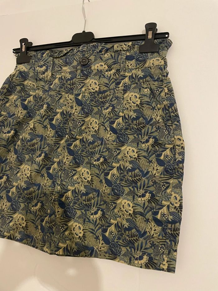 Jupe courte coupe tulipe kaki à motifs fleurs vert foncé Cache Cache taille 38 - photo numéro 3