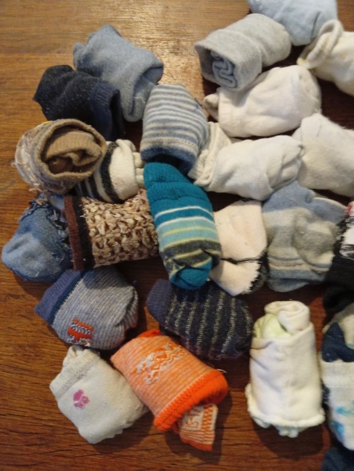 34 paires de chaussettes taille 15 a 18 - photo numéro 2