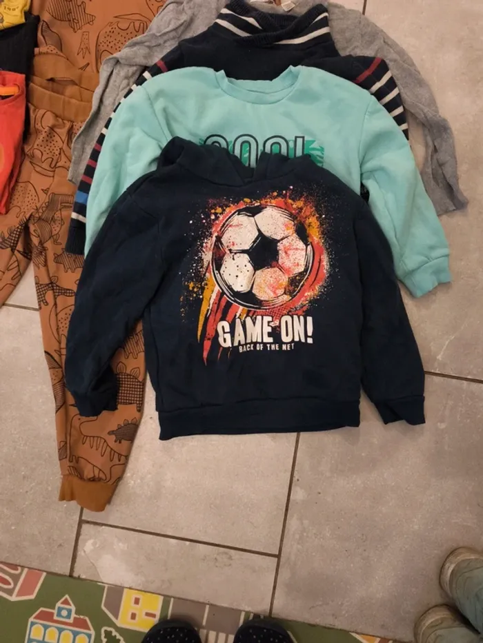 Lot vêtements 5 ans - photo numéro 2