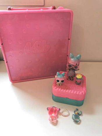Poupée L.O.L. Surprise Deluxe Present Surprise Pink , très bon état