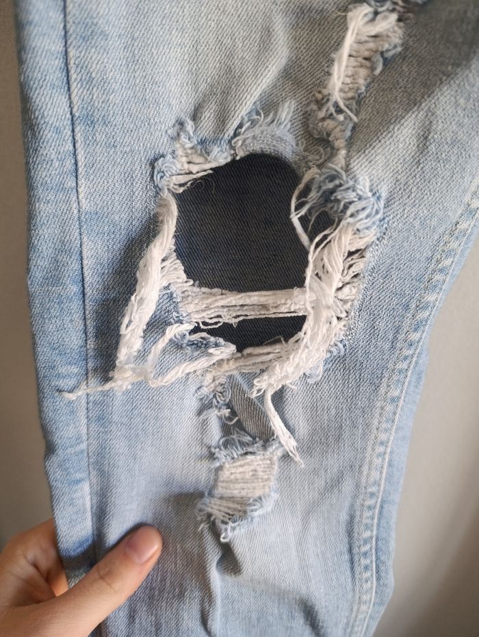 Jean Bershka troué - effet délavé tendance - photo numéro 2