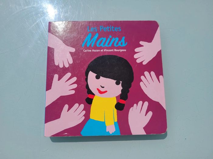 Livre tout carton đ Les Petites Mains đ - photo numĂ©ro 2
