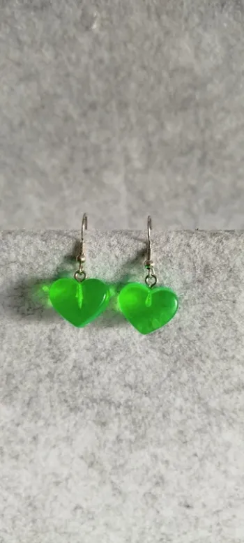 🍄 Boucles d’oreilles ▪ cœur vert translucide fantaisie