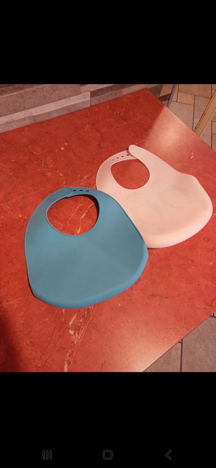 Lot de 2 bavoirs en silicone - photo numéro 4
