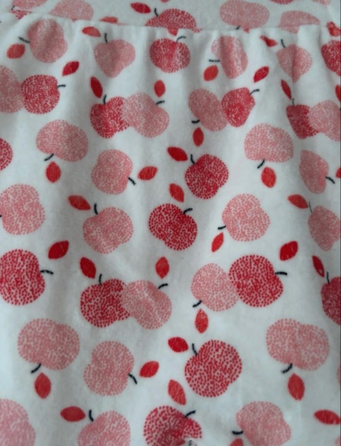 Pyjama. 1 mois - photo numéro 3